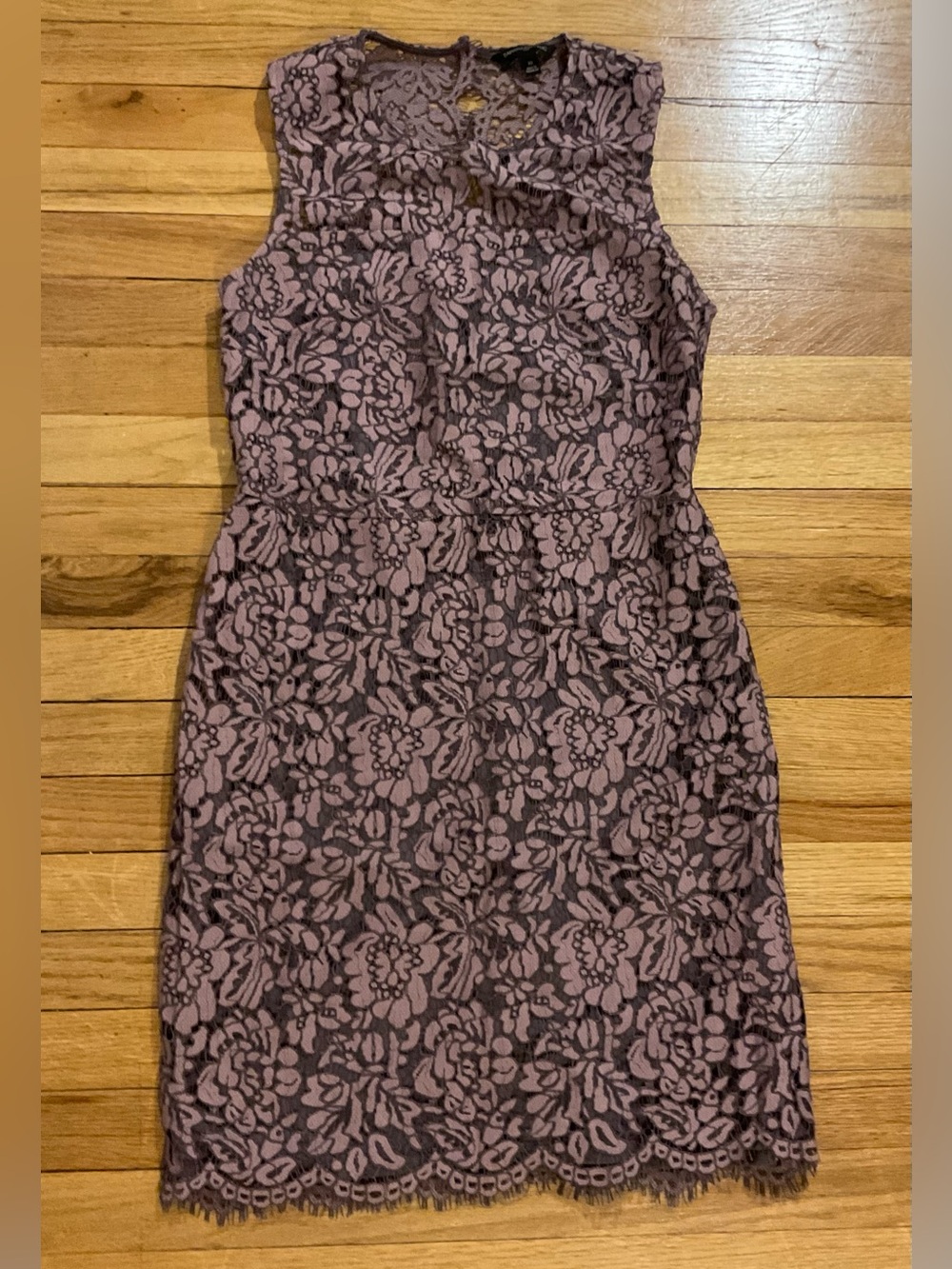 Banana Republic Factory Lace lacy sleeveless dress. Dusty purple color. Size 10.